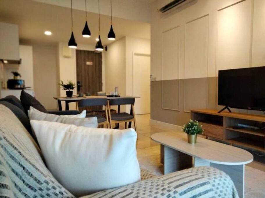 6 Pax Stylish At Continew Near To Trx And Pavilion * Kuala Lumpur