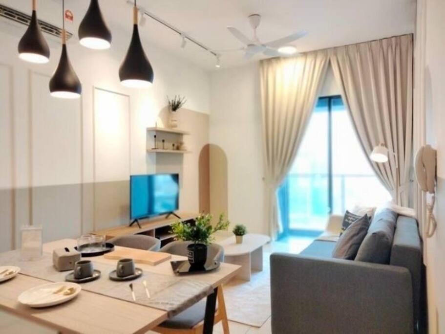 6 Pax Stylish At Continew Near To Trx And Pavilion Apartemen