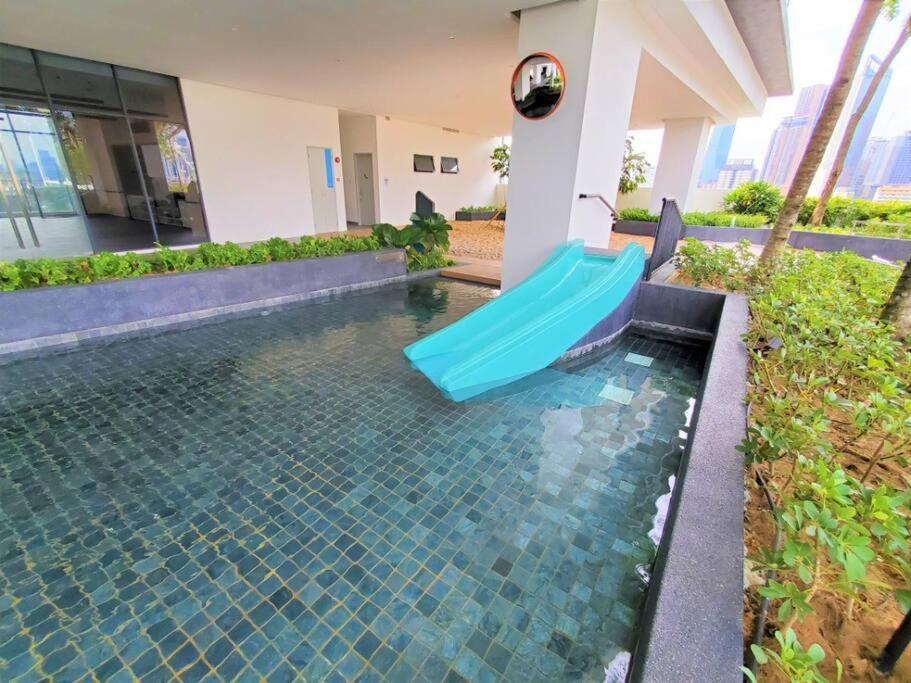 6 Pax Stylish At Continew Near To Trx And Pavilion Kuala Lumpur