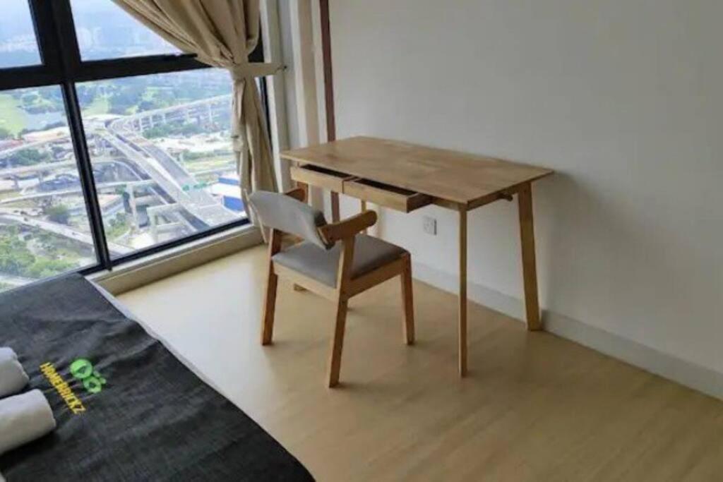 Apartemen 6 Pax Stylish At Continew Near To Trx And Pavilion