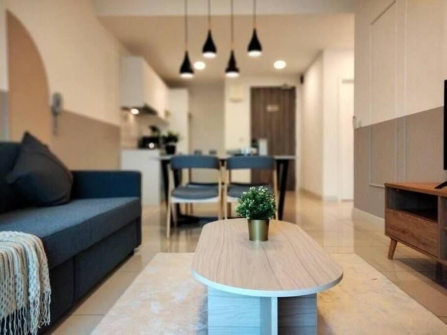 Apartemen 6 Pax Stylish At Continew Near To Trx And Pavilion *